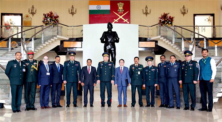 रक्षा मंत्रालय के संयुक्त सचिव डॉ. अजय कुमार ने 10 फरवरी, 2023 को नई दिल्ली में 11वीं भारत-मंगोलिया संयुक्त कार्य समूह की बैठक में मंगोलिया के रक्षा मंत्रालय के राज्य सचिव ब्रिगेडियर जनरल गनखुयाग दावागदोर्ज से मुलाकात की।