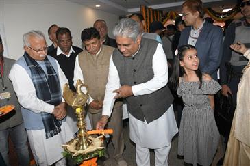 The Union Minister for Environment, Forest & Climate Change, Labour & Employment, Shri Bhupender Yadav lighting the lamp at the inauguration of the building of Directorate of ESI, Health Care of Haryana at Panchkula, in Haryana on February 19, 2023.