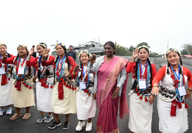 The President, Smt. Droupadi Murmu with the traditional dance troupes on her first visit to Arunachal Pradesh on February 20, 2023.