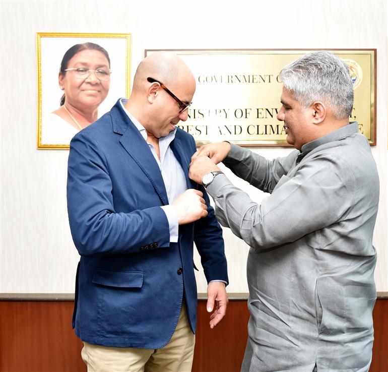 The Union Minister for Environment, Forest & Climate Change, Labour & Employment, Shri Bhupender Yadav meets with Mr. Simon Stiell, Executive Secretary, UNFCCC at Indira Paryavaran Bhawan, in New Delhi on February 25, 2023.