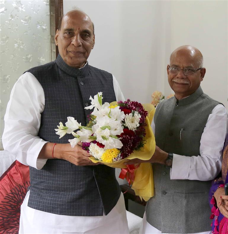 The Governor of Himachal Pradesh, Shri Shiv Pratap Shukla calls on the Union Minister for Defence, Shri Rajnath Singh, in New Delhi on February 26, 2023.