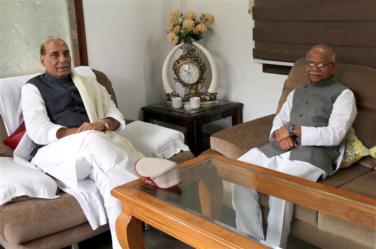 The Governor of Himachal Pradesh, Shri Shiv Pratap Shukla calls on the Union Minister for Defence, Shri Rajnath Singh, in New Delhi on February 26, 2023.