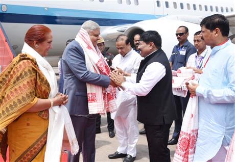 The Vice President, Shri Jagdeep Dhankhar and Dr. Sudesh Dhankhar being welcomed by Governor of Assam, Shri Gulab Chand Kataria, the Chief Minister of Assam, Dr. Himanta Biswa Sarma and other dignitaries, in Guwahati, Assam on July 4, 2023.