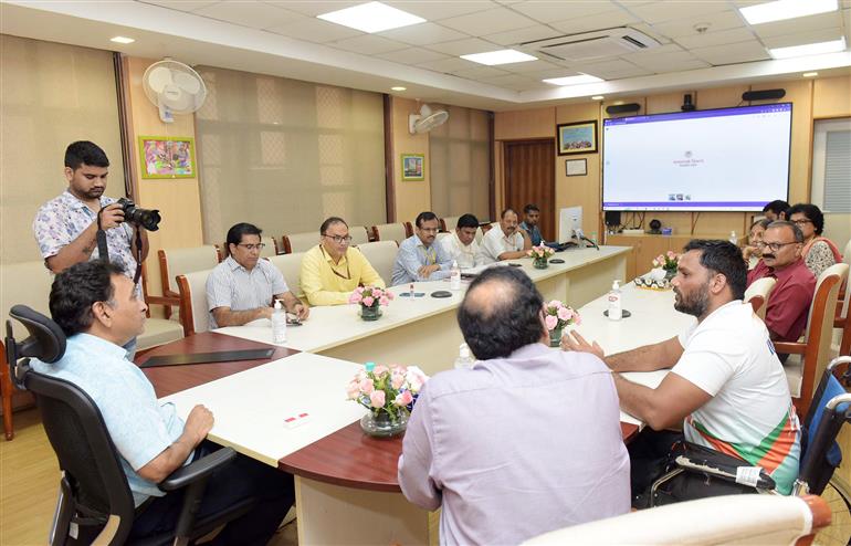 The Secretary, Department of Empowerment of Persons with Disabilities (DEPwD), Shri Rajesh Aggarwal meets International Para Swimmer, Shri Satendra Singh Lohia, in New Delhi on July 27, 2023.