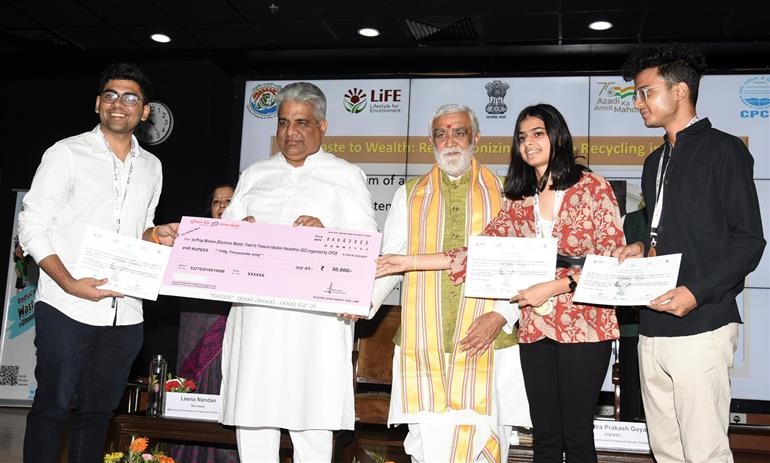 The Union Minister for Environment, Forest & Climate Change, Labour & Employment, Shri Bhupender Yadav distributes winning awards to winners at Award Ceremony for Trash to Treasure Hackathon, Dharti Kare Pukaar, Youth Conclave & Inter-School Painting Competition on the eve of World Environment Day in the presence of the Minister of State for Consumer Affairs, Food & Public Distribution, Environment, Forest and Climate Change, Shri Ashwini Kumar Choubey at Indira Paryavaran Bhawan, in New Delhi on June 04, 2023.