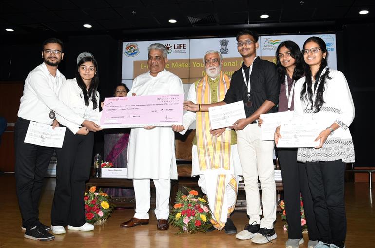 The Union Minister for Environment, Forest & Climate Change, Labour & Employment, Shri Bhupender Yadav distributes winning awards to winners at Award Ceremony for Trash to Treasure Hackathon, Dharti Kare Pukaar, Youth Conclave & Inter-School Painting Competition on the eve of World Environment Day in the presence of the Minister of State for Consumer Affairs, Food & Public Distribution, Environment, Forest and Climate Change, Shri Ashwini Kumar Choubey at Indira Paryavaran Bhawan, in New Delhi on June 04, 2023.