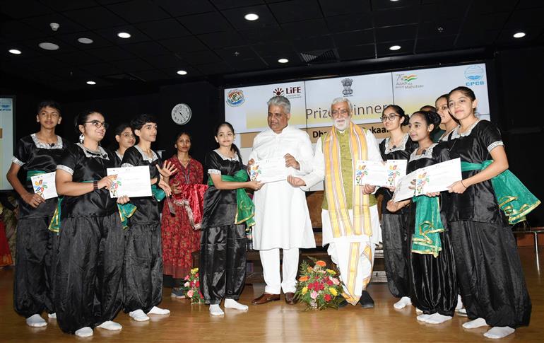 The Union Minister for Environment, Forest & Climate Change, Labour & Employment, Shri Bhupender Yadav distributes winning awards to winners at Award Ceremony for Trash to Treasure Hackathon, Dharti Kare Pukaar, Youth Conclave & Inter-School Painting Competition on the eve of World Environment Day in the presence of the Minister of State for Consumer Affairs, Food & Public Distribution, Environment, Forest and Climate Change, Shri Ashwini Kumar Choubey at Indira Paryavaran Bhawan, in New Delhi on June 04, 2023.