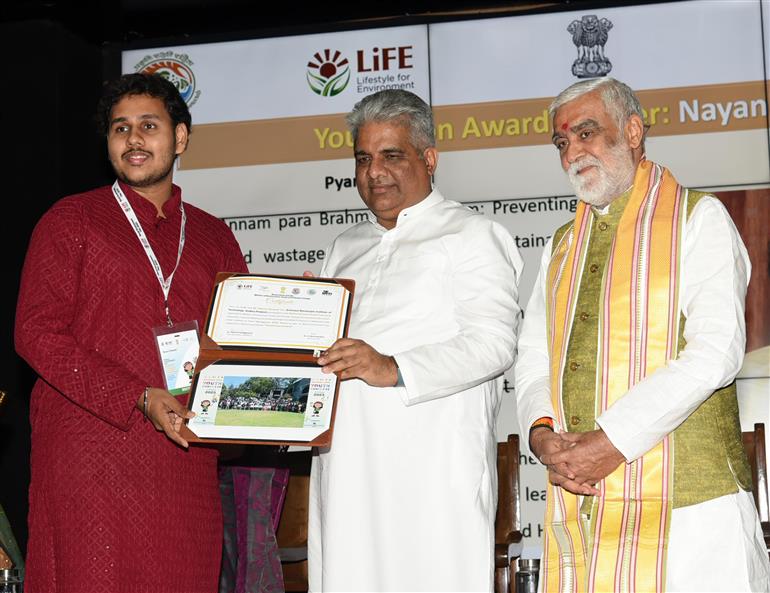 The Union Minister for Environment, Forest & Climate Change, Labour & Employment, Shri Bhupender Yadav distributes winning awards to winners at Award Ceremony for Trash to Treasure Hackathon, Dharti Kare Pukaar, Youth Conclave & Inter-School Painting Competition on the eve of World Environment Day in the presence of the Minister of State for Consumer Affairs, Food & Public Distribution, Environment, Forest and Climate Change, Shri Ashwini Kumar Choubey at Indira Paryavaran Bhawan, in New Delhi on June 04, 2023.