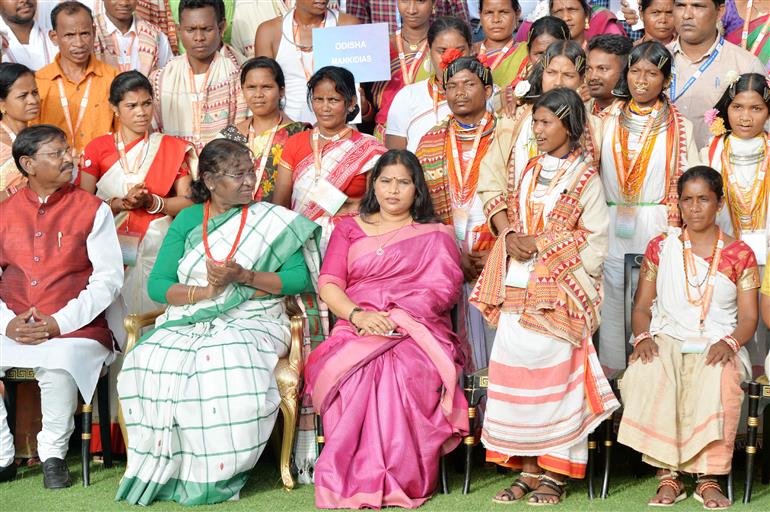  The President of India, Smt Droupadi Murmu in a group photograph with the members of 75 Particularly Vulnerable Tribal Groups (PVTGs) from various States and Union Territories at Rashtrapati Bhavan, in New Delhi on June 12, 2023.