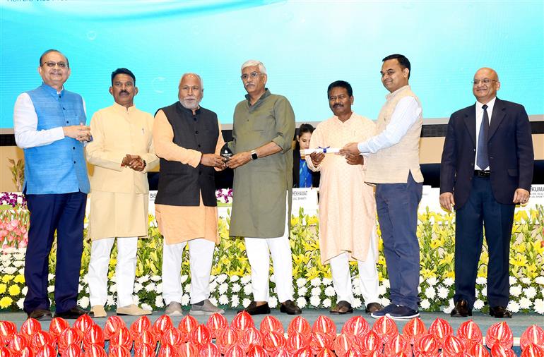 The Union Minister for Jal Shakti, Shri Gajendra Singh Shekhawat presenting prizes to winners in various categories at the 4th National Water Awards ceremony at Vigyan Bhawan, in New Delhi on June 17, 2023. The Minister of State for Tribal Affairs and Jal Shakti, Shri Bishweswar Tudu is also present.