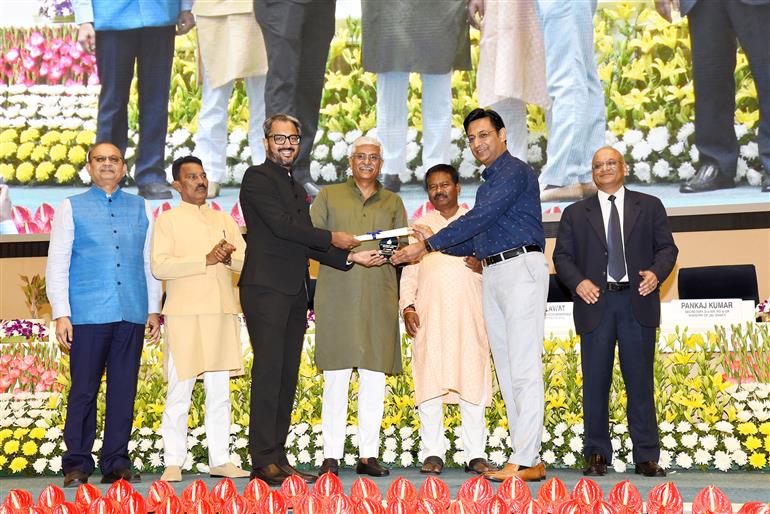 The Union Minister for Jal Shakti, Shri Gajendra Singh Shekhawat presenting prizes to winners in various categories at the 4th National Water Awards ceremony at Vigyan Bhawan, in New Delhi on June 17, 2023. The Minister of State for Tribal Affairs and Jal Shakti, Shri Bishweswar Tudu is also present.