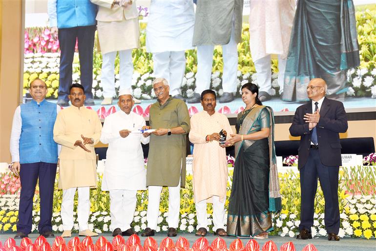 The Union Minister for Jal Shakti, Shri Gajendra Singh Shekhawat presenting prizes to winners in various categories at the 4th National Water Awards ceremony at Vigyan Bhawan, in New Delhi on June 17, 2023. The Minister of State for Tribal Affairs and Jal Shakti, Shri Bishweswar Tudu is also present.