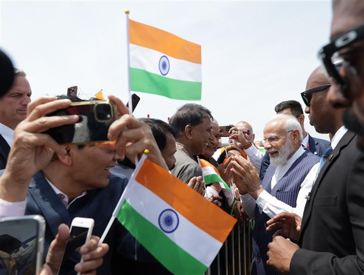 प्रधानमंत्री श्री नरेन्द्र मोदी 20 जून, 2023 को अमेरिका के न्यूयॉर्क में जॉन एफ कैनेडी हवाई अड्डे पर पहुंचे।:Prime Minister's Office प्रधानमंत्री श्री नरेन्द्र मोदी 20 जून, 2023 को अमेरिका के न्यूयॉर्क में जॉन एफ कैनेडी हवाई अड्डे पर पहुंचे।:Prime Minister