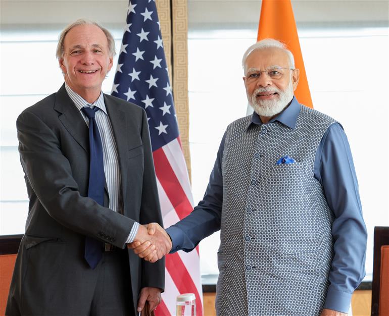 प्रधानमंत्री श्री नरेन्द्र मोदी ने 20 जून, 2023 को अमेरिका के न्यूयॉर्क में श्री रे डेलियो से मुलाकात की।:Prime Minister's Office प्रधानमंत्री श्री नरेन्द्र मोदी ने 20 जून, 2023 को अमेरिका के न्यूयॉर्क में श्री रे डेलियो से मुलाकात की।:Prime Minister