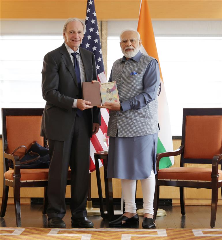 प्रधानमंत्री श्री नरेन्द्र मोदी ने 20 जून, 2023 को अमेरिका के न्यूयॉर्क में श्री रे डेलियो से मुलाकात की।:Prime Minister's Office प्रधानमंत्री श्री नरेन्द्र मोदी ने 20 जून, 2023 को अमेरिका के न्यूयॉर्क में श्री रे डेलियो से मुलाकात की।:Prime Minister
