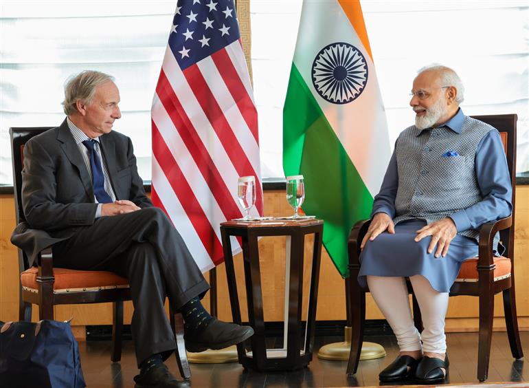 प्रधानमंत्री श्री नरेन्द्र मोदी ने 20 जून, 2023 को अमेरिका के न्यूयॉर्क में श्री रे डेलियो से मुलाकात की।:Prime Minister's Office प्रधानमंत्री श्री नरेन्द्र मोदी ने 20 जून, 2023 को अमेरिका के न्यूयॉर्क में श्री रे डेलियो से मुलाकात की।:Prime Minister