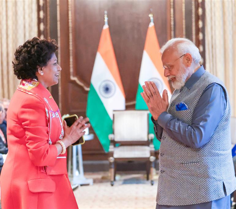 प्रधानमंत्री श्री नरेन्द्र मोदी ने 21 जून, 2023 को अमेरिका के न्यूयॉर्क में एनवाईयू टंडन स्कूल ऑफ इंजीनियरिंग के बोर्ड की अध्यक्षा सुश्री चंद्रिका टंडन से मुलाकात की।:Prime Minister's Office प्रधानमंत्री श्री नरेन्द्र मोदी ने 21 जून, 2023 को अमेरिका के न्यूयॉर्क में एनवाईयू टंडन स्कूल ऑफ इंजीनियरिंग के बोर्ड की अध्यक्षा सुश्री चंद्रिका टंडन से मुलाकात की।:Prime Minister