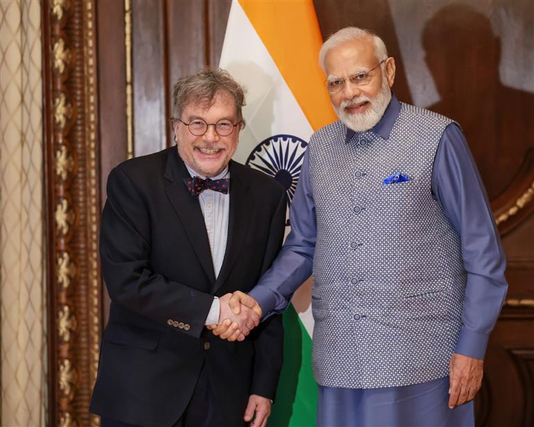 प्रधानमंत्री श्री नरेन्द्र मोदी ने 21 जून, 2023 को अमेरिका के न्यूयॉर्क में नेशनल स्कूल ऑफ ट्रॉपिकल मेडिसिन, टेक्सास के संस्थापक डीन डॉ. पीटर होटेज़ से मुलाकात की।:Prime Minister's Office प्रधानमंत्री श्री नरेन्द्र मोदी ने 21 जून, 2023 को अमेरिका के न्यूयॉर्क में नेशनल स्कूल ऑफ ट्रॉपिकल मेडिसिन, टेक्सास के संस्थापक डीन डॉ. पीटर होटेज़ से मुलाकात की।:Prime Minister