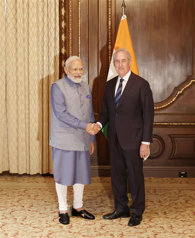 प्रधानमंत्री श्री नरेन्द्र मोदी 21 जून, 2023 को अमेरिका के न्यूयॉर्क में काउंसिल ऑन फॉरेन रिलेशंस (CFR) के मनोनीत अध्यक्ष और विशिष्ट फेलो श्री माइकल फ्रोमैन से मुलाकात की।:Prime Minister's Office प्रधानमंत्री श्री नरेन्द्र मोदी 21 जून, 2023 को अमेरिका के न्यूयॉर्क में काउंसिल ऑन फॉरेन रिलेशंस (CFR) के मनोनीत अध्यक्ष और विशिष्ट फेलो श्री माइकल फ्रोमैन से मुलाकात की।:Prime Minister