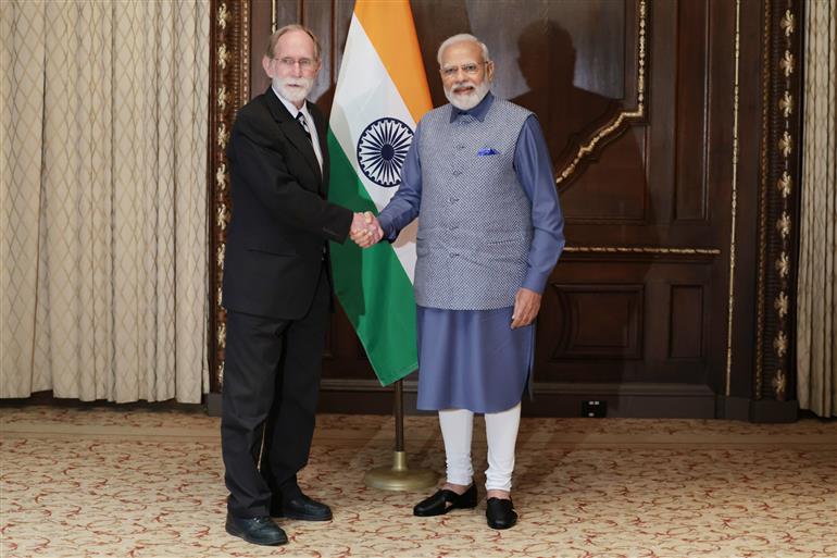 प्रधानमंत्री श्री नरेन्द्र मोदी 21 जून, 2023 को अमेरिका के न्यूयॉर्क में नोबेल पुरस्कार विजेता डॉ. पीटर एग्रे से मुलाकात की।:Prime Minister's Office प्रधानमंत्री श्री नरेन्द्र मोदी 21 जून, 2023 को अमेरिका के न्यूयॉर्क में नोबेल पुरस्कार विजेता डॉ. पीटर एग्रे से मुलाकात की।:Prime Minister