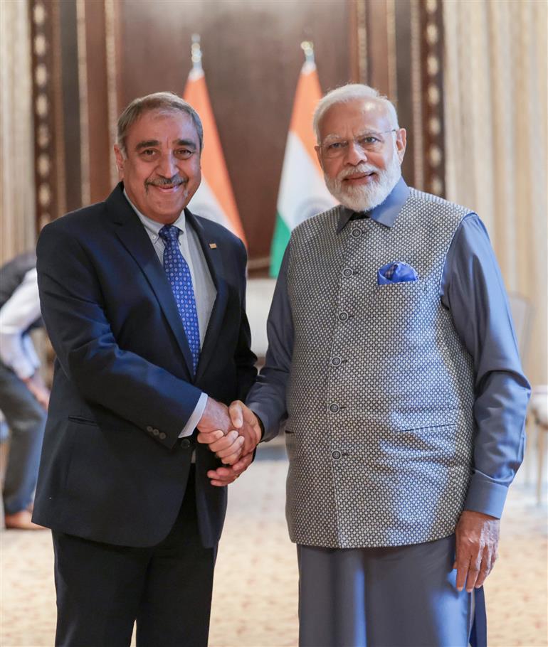 प्रधानमंत्री श्री नरेन्द्र मोदी ने 21 जून, 2023 को अमेरिका के न्यूयॉर्क में कैलिफोर्निया विश्वविद्यालय के कुलाधिपति प्रो. प्रदीप खोसला से मुलाकात की।:Prime Minister's Office प्रधानमंत्री श्री नरेन्द्र मोदी ने 21 जून, 2023 को अमेरिका के न्यूयॉर्क में कैलिफोर्निया विश्वविद्यालय के कुलाधिपति प्रो. प्रदीप खोसला से मुलाकात की।:Prime Minister