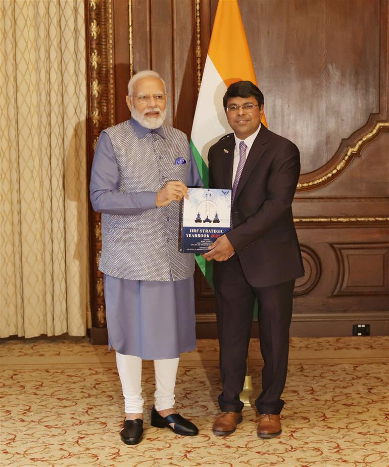 प्रधानमंत्री श्री नरेन्द्र मोदी ने 21 जून, 2023 को अमेरिका के न्यूयॉर्क में इंडस इंटरनेशनल रिसर्च फाउंडेशन के संस्थापक-सदस्य, निदेशक (भारत-अमेरिका मामले), श्री गुरु पी. सोले से मुलाकात की।:Prime Minister's Office प्रधानमंत्री श्री नरेन्द्र मोदी ने 21 जून, 2023 को अमेरिका के न्यूयॉर्क में इंडस इंटरनेशनल रिसर्च फाउंडेशन के संस्थापक-सदस्य, निदेशक (भारत-अमेरिका मामले), श्री गुरु पी. सोले से मुलाकात की।:Prime Minister