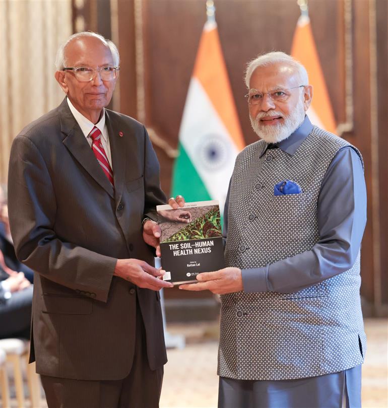 प्रधानमंत्री श्री नरेन्द्र मोदी ने 21 जून, 2023 को अमेरिका के न्यूयॉर्क में एमडी श्री विवियन एस. ली से मुलाकात की।:Prime Minister's Office प्रधानमंत्री श्री नरेन्द्र मोदी ने 21 जून, 2023 को अमेरिका के न्यूयॉर्क में एमडी श्री विवियन एस. ली से मुलाकात की।:Prime Minister