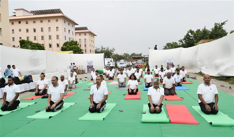 Glimpses of International Yoga Day 2023 organized by Ministry of Fisheries, Animal Husbandry & Dairying at Krishi Bhavan, in New Delhi on June 21, 2023.:Ministry of Fisheries, Animal Husbandry & Dairying