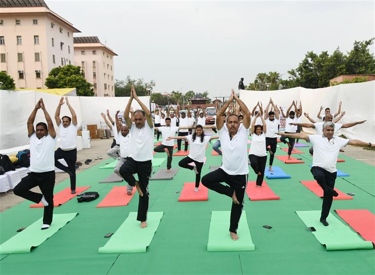 Glimpses of International Yoga Day 2023 organized by Ministry of Fisheries, Animal Husbandry & Dairying at Krishi Bhavan, in New Delhi on June 21, 2023.:Ministry of Fisheries, Animal Husbandry & Dairying