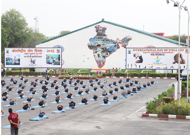 Glimpses of NCC Cadets from all 3 services led by DGNCC Lt Gen., Gurbirpal Singh, AVSM VSM, performing Yoga on International Day of Yoga 2023, in Delhi Cantt. on June 21, 2023.:Ministry of Defence