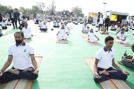 The Vice President and Chairman of Rajya Sabha, Shri Jagdeep Dhankhar performing Yoga Asanas at the 9th International Day of Yoga 2023 celebrations at Jabalpur, in Madhya Pradesh on June 21, 2023.:Vice President