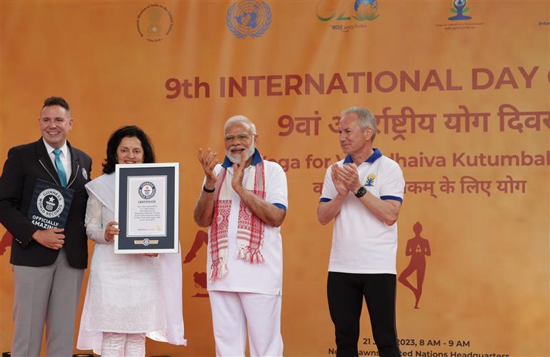 प्रधानमंत्री श्री नरेन्द्र मोदी ने 21 जून, 2023 को न्यूयॉर्क स्थित संयुक्त राष्ट्र मुख्यालय में 9वें वार्षिक अंतर्राष्ट्रीय योग दिवस 2023 समारोह में भाग लिया।:Prime Minister's Office प्रधानमंत्री श्री नरेन्द्र मोदी ने 21 जून, 2023 को न्यूयॉर्क स्थित संयुक्त राष्ट्र मुख्यालय में 9वें वार्षिक अंतर्राष्ट्रीय योग दिवस 2023 समारोह में भाग लिया।:Prime Minister