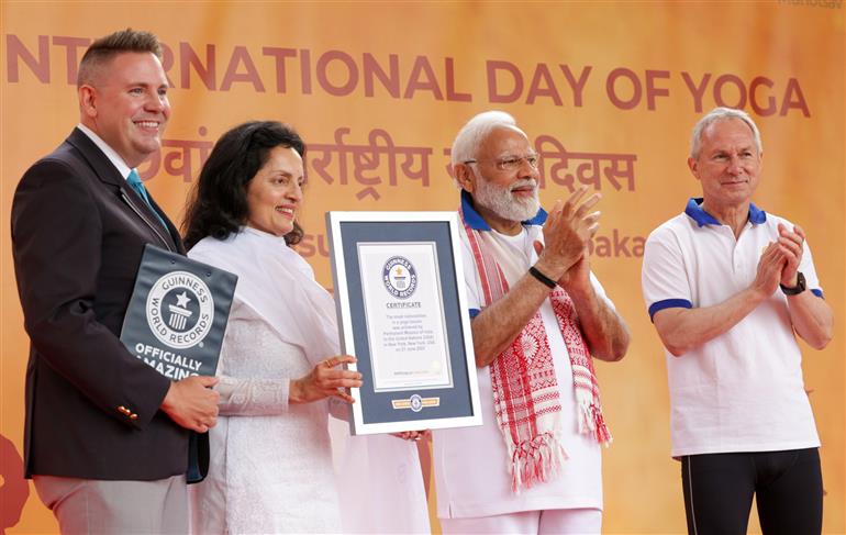 प्रधानमंत्री श्री नरेन्द्र मोदी ने 21 जून, 2023 को न्यूयॉर्क स्थित संयुक्त राष्ट्र मुख्यालय में 9वें वार्षिक अंतर्राष्ट्रीय योग दिवस 2023 समारोह में भाग लिया।:Prime Minister's Office प्रधानमंत्री श्री नरेन्द्र मोदी ने 21 जून, 2023 को न्यूयॉर्क स्थित संयुक्त राष्ट्र मुख्यालय में 9वें वार्षिक अंतर्राष्ट्रीय योग दिवस 2023 समारोह में भाग लिया।:Prime Minister