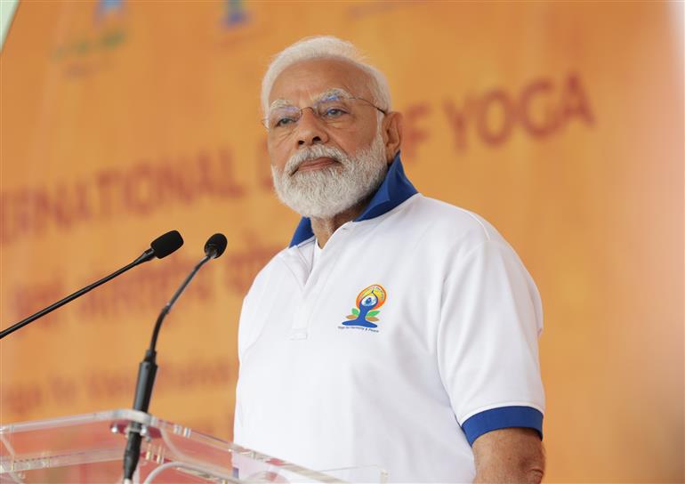 प्रधानमंत्री श्री नरेन्द्र मोदी 21 जून, 2023 को न्यूयॉर्क स्थित संयुक्त राष्ट्र मुख्यालय में 9वें वार्षिक अंतर्राष्ट्रीय योग दिवस 2023 समारोह को संबोधित करते हुए।:Prime Minister's Office प्रधानमंत्री श्री नरेन्द्र मोदी 21 जून, 2023 को न्यूयॉर्क स्थित संयुक्त राष्ट्र मुख्यालय में 9वें वार्षिक अंतर्राष्ट्रीय योग दिवस 2023 समारोह को संबोधित करते हुए।:Prime Minister