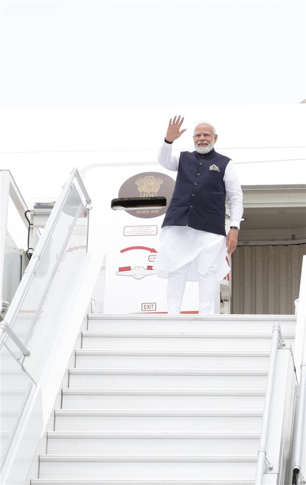 प्रधानमंत्री श्री नरेन्द्र मोदी 21 जून, 2023 को न्यूयॉर्क से वाशिंगटन डीसी के लिए विमान से रवाना हुए।:Prime Minister's Office प्रधानमंत्री श्री नरेन्द्र मोदी 21 जून, 2023 को न्यूयॉर्क से वाशिंगटन डीसी के लिए विमान से रवाना हुए।:Prime Minister