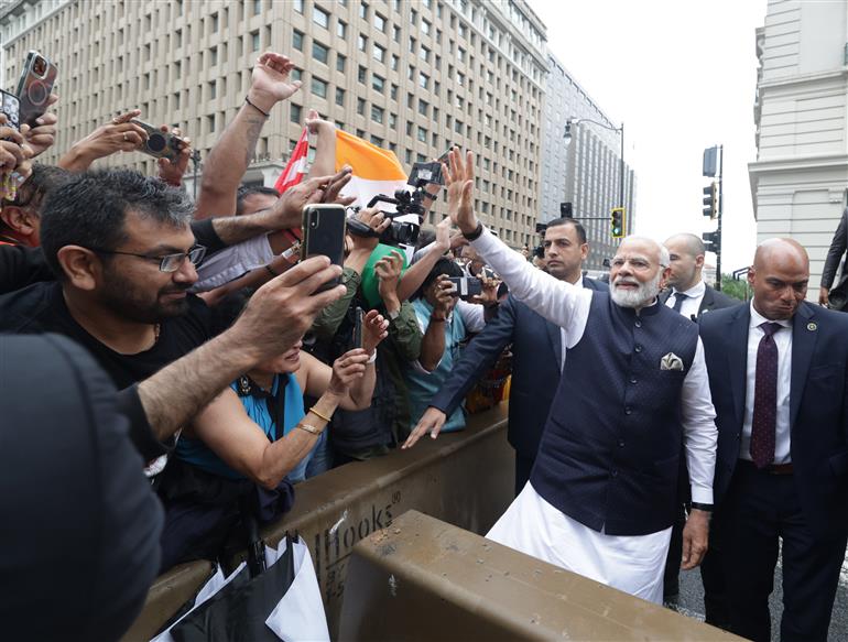 प्रधानमंत्री श्री नरेन्द्र मोदी का 21 जून, 2023 को वाशिंगटन डीसी में भारतीय समुदाय द्वारा भव्य स्वागत किया गया।:Prime Minister's Office प्रधानमंत्री श्री नरेन्द्र मोदी का 21 जून, 2023 को वाशिंगटन डीसी में भारतीय समुदाय द्वारा भव्य स्वागत किया गया।:Prime Minister