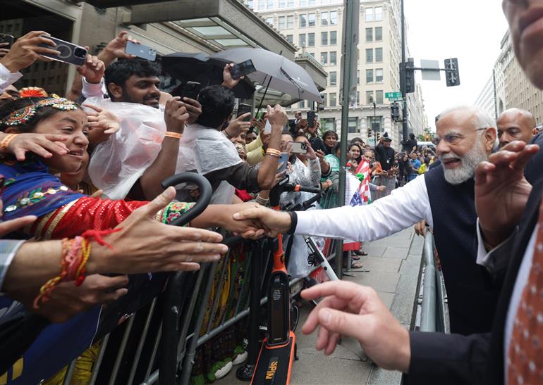 प्रधानमंत्री श्री नरेन्द्र मोदी का 21 जून, 2023 को वाशिंगटन डीसी में भारतीय समुदाय द्वारा भव्य स्वागत किया गया।:Prime Minister's Office प्रधानमंत्री श्री नरेन्द्र मोदी का 21 जून, 2023 को वाशिंगटन डीसी में भारतीय समुदाय द्वारा भव्य स्वागत किया गया।:Prime Minister
