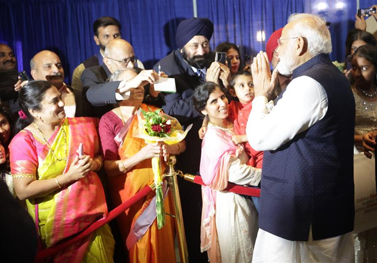 प्रधानमंत्री श्री नरेन्द्र मोदी का 21 जून, 2023 को वाशिंगटन डीसी में भारतीय समुदाय द्वारा भव्य स्वागत किया गया।:Prime Minister's Office प्रधानमंत्री श्री नरेन्द्र मोदी का 21 जून, 2023 को वाशिंगटन डीसी में भारतीय समुदाय द्वारा भव्य स्वागत किया गया।:Prime Minister