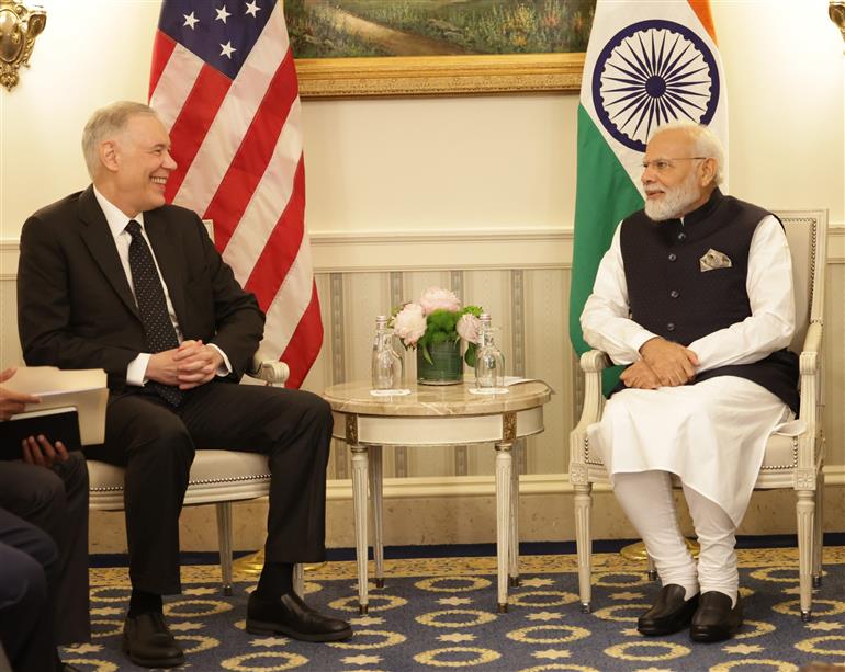 प्रधानमंत्री श्री नरेन्द्र मोदी ने 21 जून, 2023 को वाशिंगटन डीसी, अमेरिका में एप्लाइड मैटेरियल्स के श्री गैरी ई. डिकर्सन से मुलाकात की।:Prime Minister's Office प्रधानमंत्री श्री नरेन्द्र मोदी ने 21 जून, 2023 को वाशिंगटन डीसी, अमेरिका में एप्लाइड मैटेरियल्स के श्री गैरी ई. डिकर्सन से मुलाकात की।:Prime Minister
