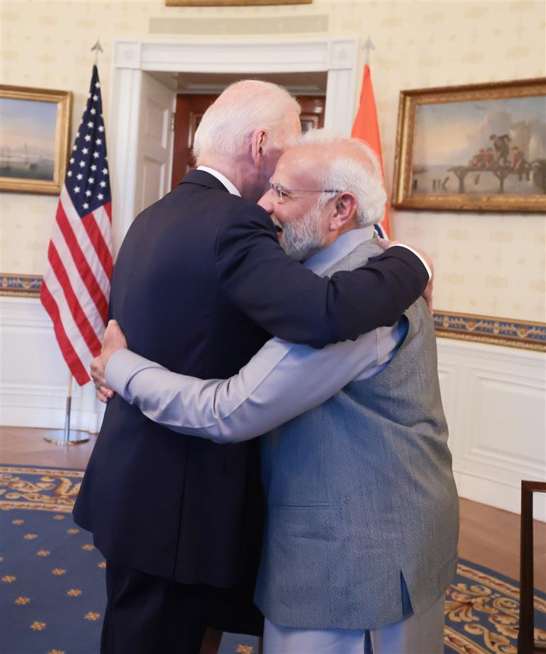 प्रधानमंत्री श्री नरेन्द्र मोदी 21 जून, 2023 को व्हाइट हाउस (वाशिंगटन डीसी) में अमेरिकी राष्ट्रपति श्री जो बाइडेन से मुलाकात करते हुए।:Prime Minister's Office प्रधानमंत्री श्री नरेन्द्र मोदी 21 जून, 2023 को व्हाइट हाउस (वाशिंगटन डीसी) में अमेरिकी राष्ट्रपति श्री जो बाइडेन से मुलाकात करते हुए।:Prime Minister