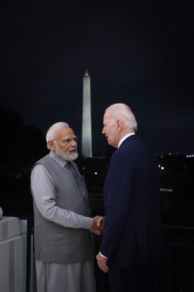 21 जून, 2023 को व्हाइट हाउस, वाशिंगटन डीसी में अमेरिकी राष्ट्रपति श्री जो बाइडेन के साथ में प्रधानमंत्री श्री नरेन्द्र मोदी।:Prime Minister's Office 21 जून, 2023 को व्हाइट हाउस, वाशिंगटन डीसी में अमेरिकी राष्ट्रपति श्री जो बाइडेन के साथ में प्रधानमंत्री श्री नरेन्द्र मोदी।:Prime Minister