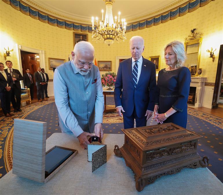 21 जून, 2023 को व्हाइट हाउस, वाशिंगटन डीसी में अमेरिकी राष्ट्रपति श्री जो बाइडेन के साथ में प्रधानमंत्री श्री नरेन्द्र मोदी।:Prime Minister's Office 21 जून, 2023 को व्हाइट हाउस, वाशिंगटन डीसी में अमेरिकी राष्ट्रपति श्री जो बाइडेन के साथ में प्रधानमंत्री श्री नरेन्द्र मोदी।:Prime Minister