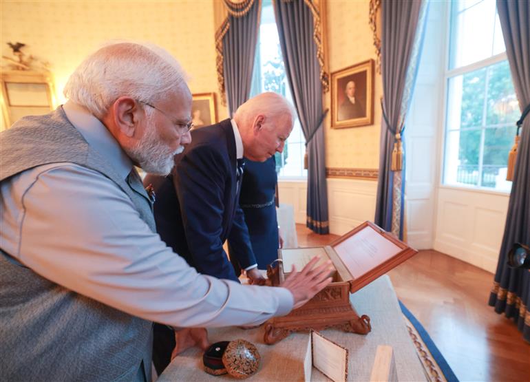 21 जून, 2023 को व्हाइट हाउस, वाशिंगटन डीसी में अमेरिकी राष्ट्रपति श्री जो बाइडेन के साथ में प्रधानमंत्री श्री नरेन्द्र मोदी।:Prime Minister's Office 21 जून, 2023 को व्हाइट हाउस, वाशिंगटन डीसी में अमेरिकी राष्ट्रपति श्री जो बाइडेन के साथ में प्रधानमंत्री श्री नरेन्द्र मोदी।:Prime Minister