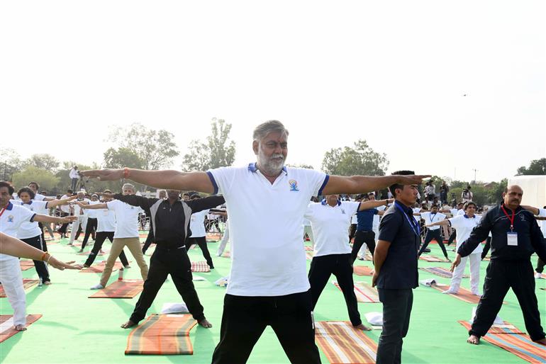 The Minister of State for Jal Shakti and Food Processing Industries, Shri Prahalad Singh Patel participates in Yoga on the occasion of 9th International Day of Yoga 2023 celebration at Jabalpur, in Madhya Pradesh on June 21, 2023.:Ministry of Jal Shakti