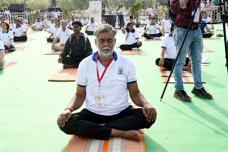 The Minister of State for Jal Shakti and Food Processing Industries, Shri Prahalad Singh Patel participates in Yoga on the occasion of 9th International Day of Yoga 2023 celebration at Jabalpur, in Madhya Pradesh on June 21, 2023.:Ministry of Jal Shakti