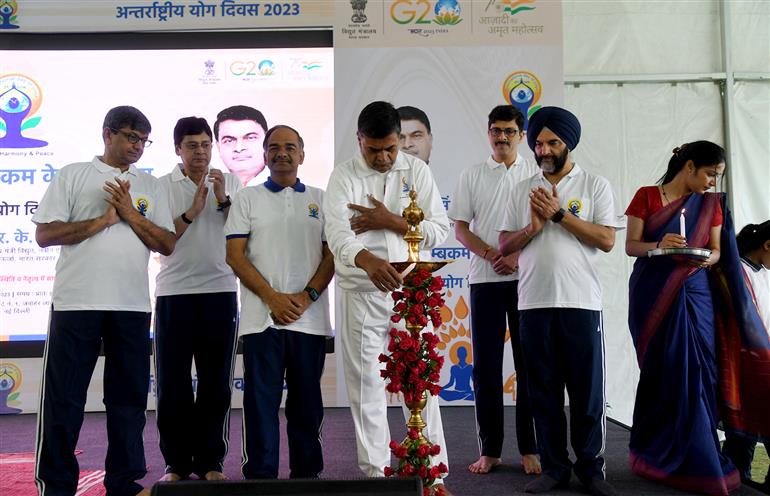 The Union Minister for Power, New and Renewable Energy, Shri Raj Kumar Singh lighting the lamp at the 9th International Day of Yoga 2023 celebration, in New Delhi on June 21, 2023.:Ministry of Power
