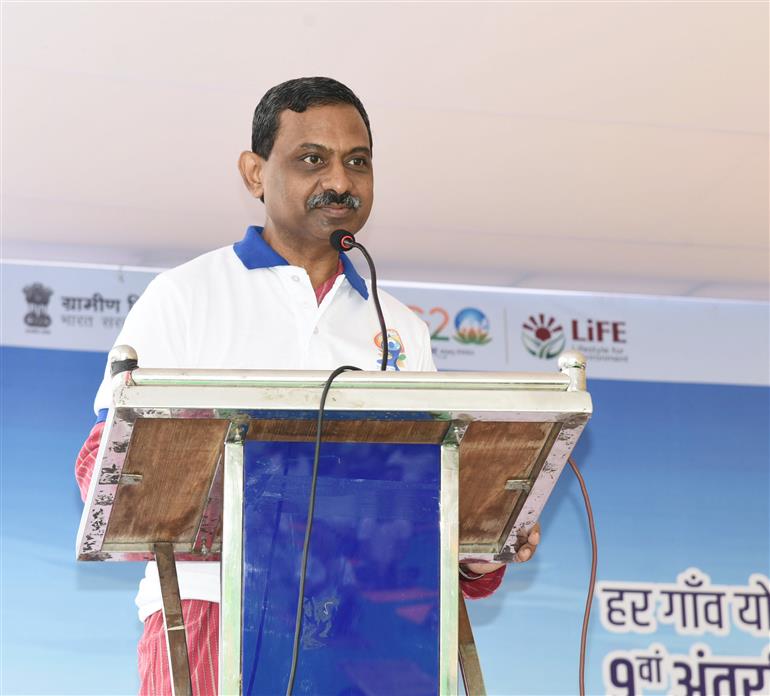 The Secretary, Ministry of Rural Development, Shri Shailesh Kumar Singh addressing at the 9th International Day of Yoga 2023 celebration at Krishi Bhawan, in New Delhi on June 21, 2023.:Ministry of Rural Development
