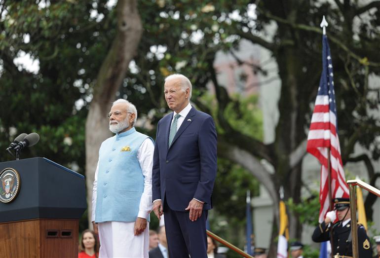 22 जून, 2023 को वाशिंगटन डी.सी. में व्हाइट हाउस आगमन समारोह में प्रधानमंत्री श्री नरेन्द्र मोदी।:Prime Minister's Office 22 जून, 2023 को वाशिंगटन डी.सी. में व्हाइट हाउस आगमन समारोह में प्रधानमंत्री श्री नरेन्द्र मोदी।:Prime Minister