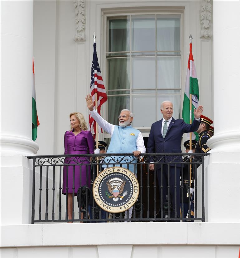 22 जून, 2023 को वाशिंगटन डी.सी. में व्हाइट हाउस आगमन समारोह में प्रधानमंत्री श्री नरेन्द्र मोदी।:Prime Minister's Office 22 जून, 2023 को वाशिंगटन डी.सी. में व्हाइट हाउस आगमन समारोह में प्रधानमंत्री श्री नरेन्द्र मोदी।:Prime Minister