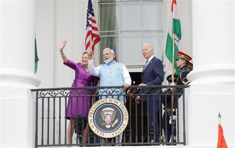 22 जून, 2023 को वाशिंगटन डी.सी. में व्हाइट हाउस आगमन समारोह के दौरान प्रधानमंत्री श्री नरेन्द्र मोदी।:Prime Minister's Office 22 जून, 2023 को वाशिंगटन डी.सी. में व्हाइट हाउस आगमन समारोह के दौरान प्रधानमंत्री श्री नरेन्द्र मोदी।:Prime Minister